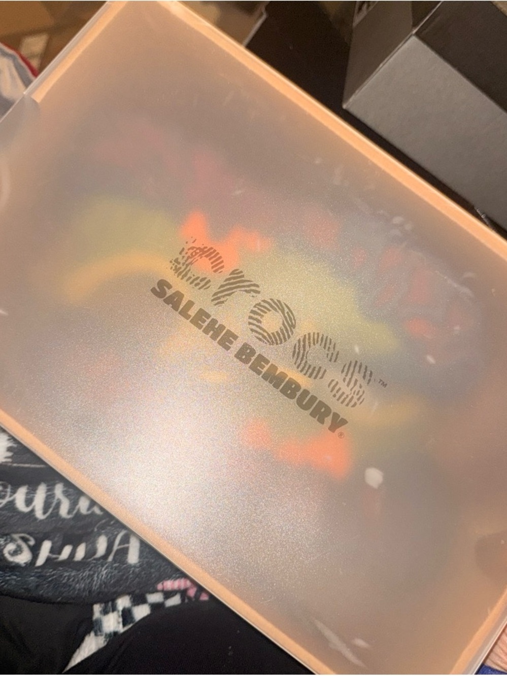 Okaïo SALEHE BEMBURY Translucent Storage crocs Box - Peach Lid - with crocs 7.5
